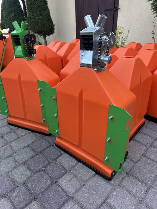 Бачок для міндобрива до картоплесажалки. Привезений з Польщі