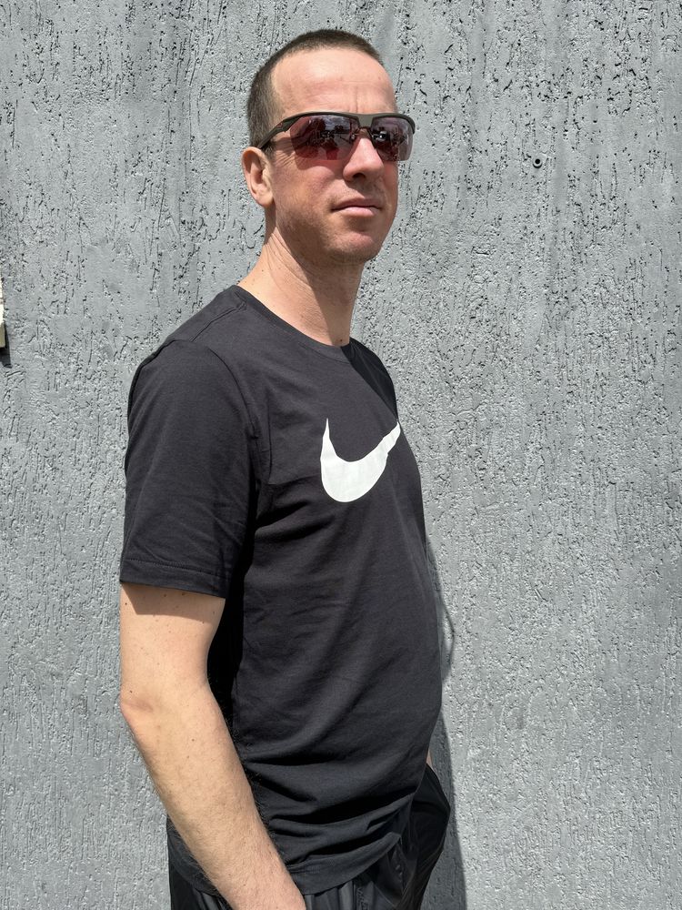 Оригінал Футболка Nike Tee Icon Swoosh DX1983-010 Футболка Найк