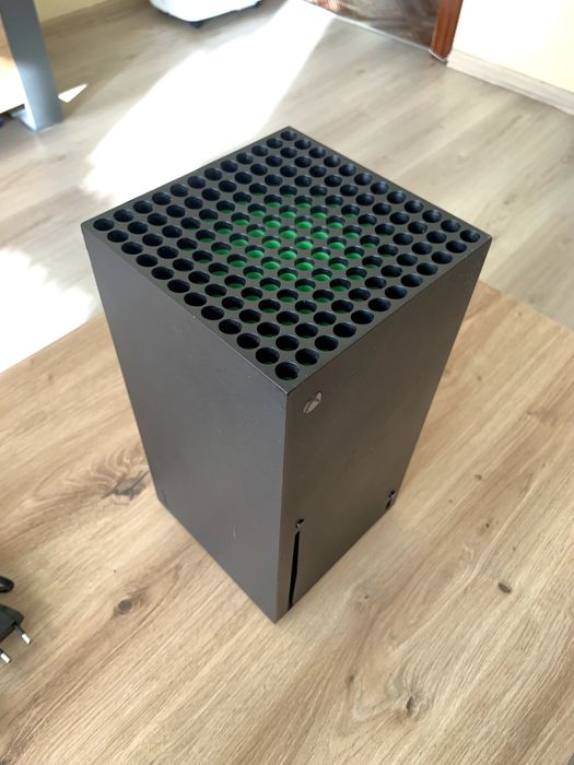 Ігрова консоль Xbox Series X + подарунок