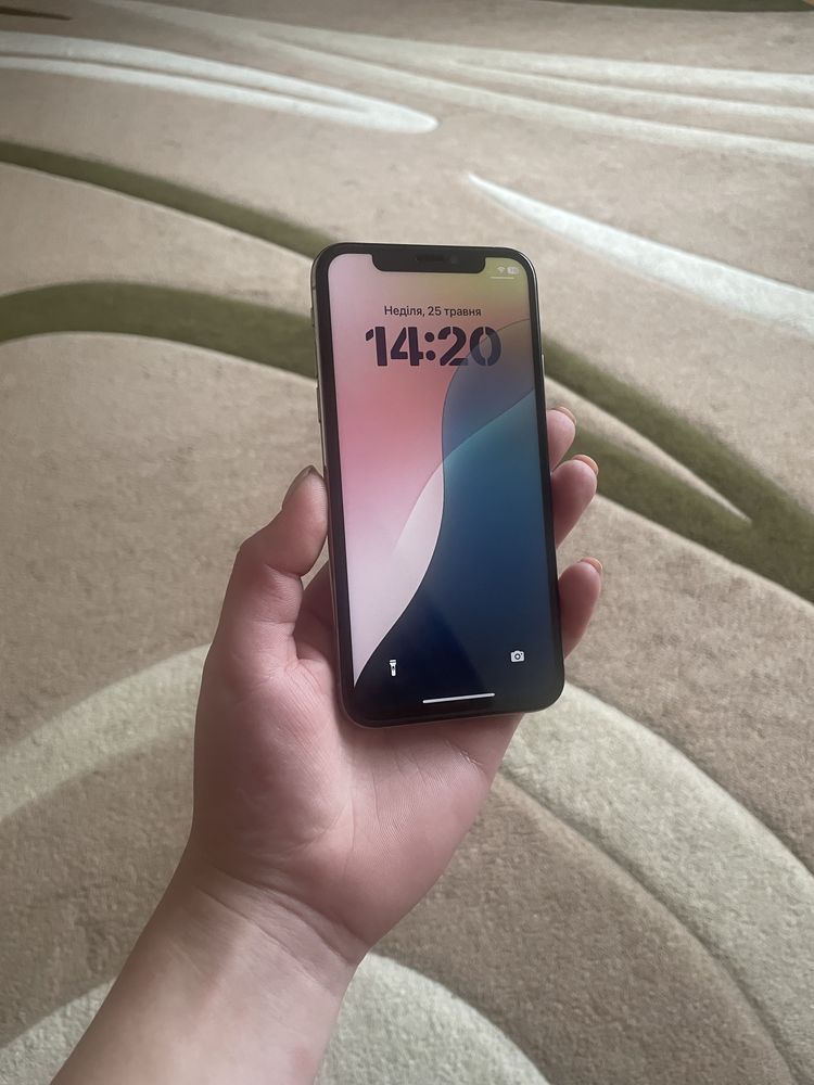 Продам Iphone XS 64 Gb
