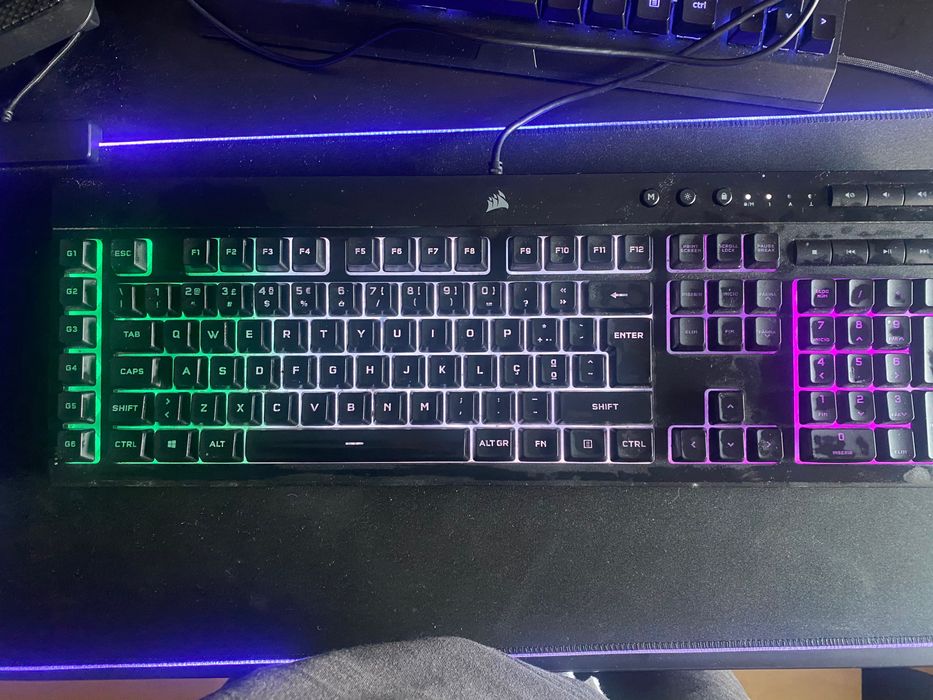 Teclado Gaming CORSAIR K55 RGB Pro (Membrana - Português - Preto)