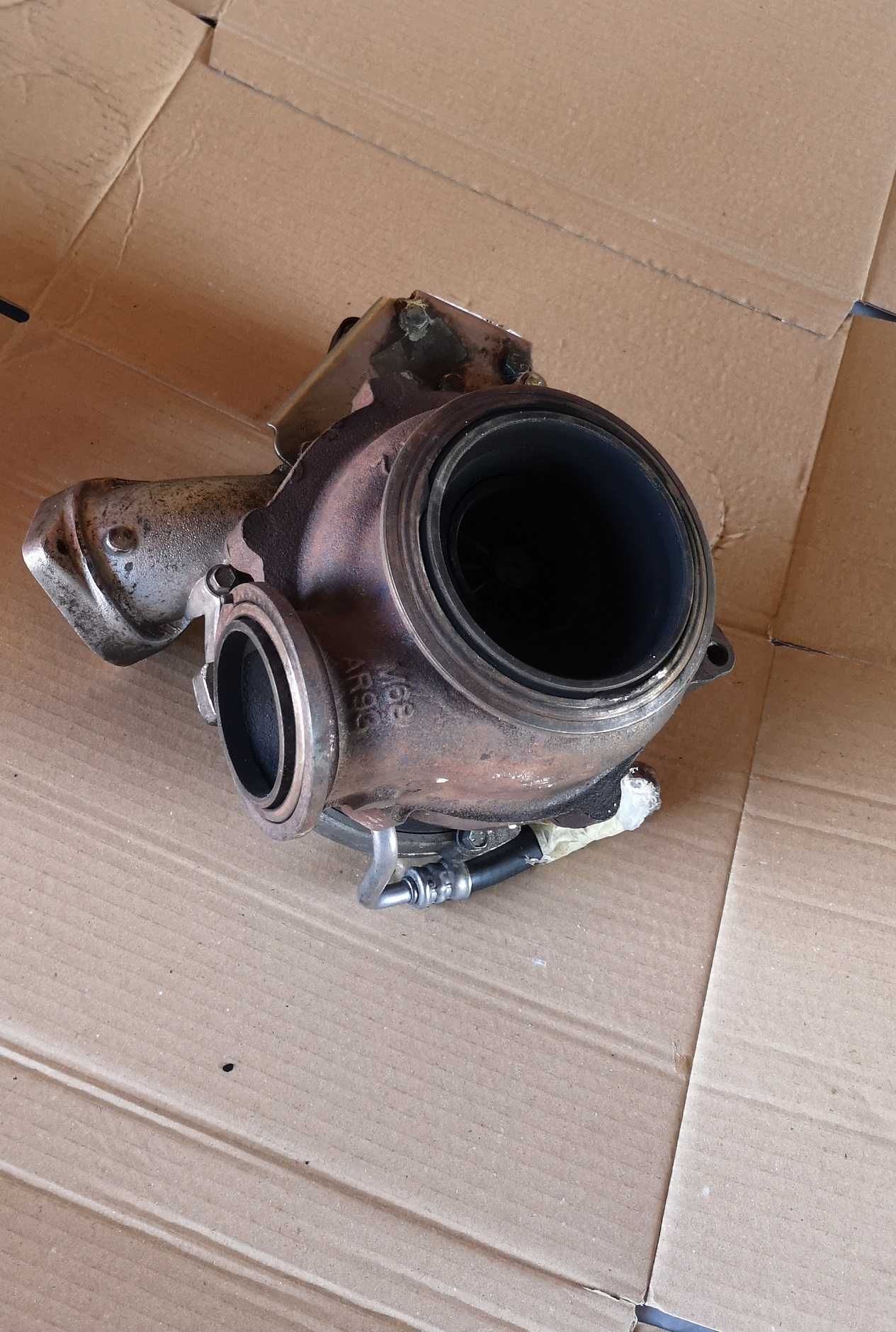 Turbina  nastawnik  3.0d 330d e90  231KM  M57n2  GT2260V do naprawy