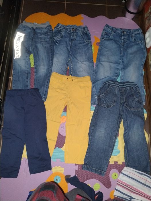 Віддам дитячий одягна хлопчика 3-5 років