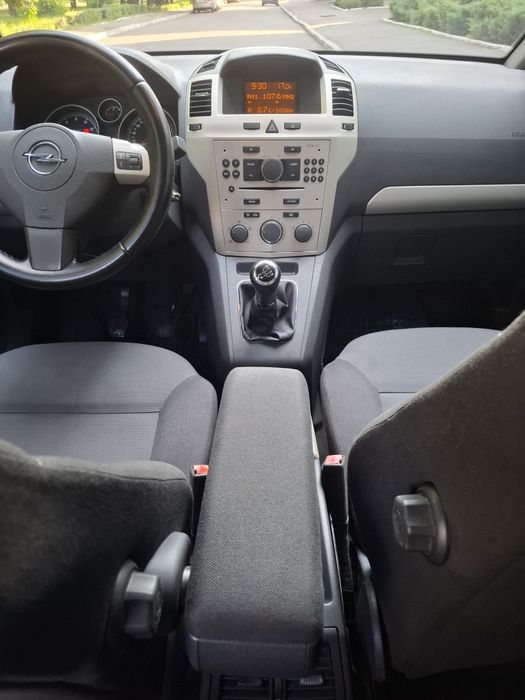 Opel Zafira в рідній фарбі, 7 місна