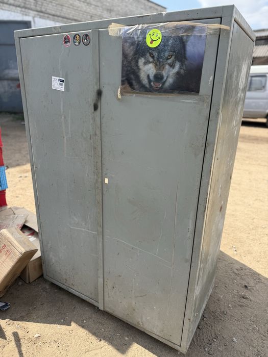 Продам,столы,шкафы в гараж