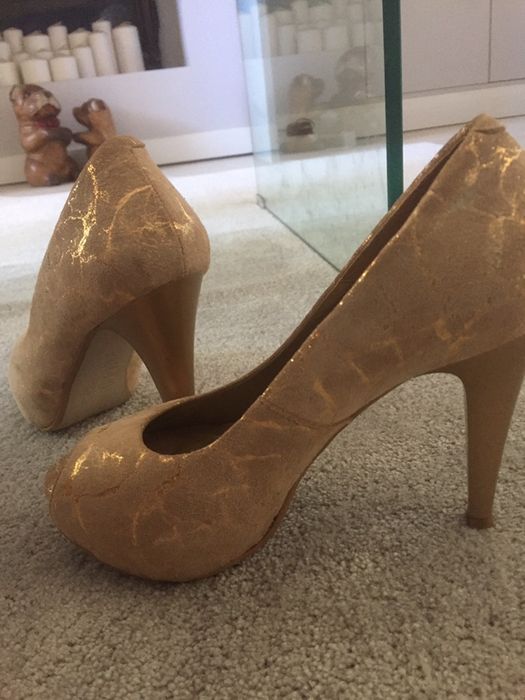 Saltos altos para venda