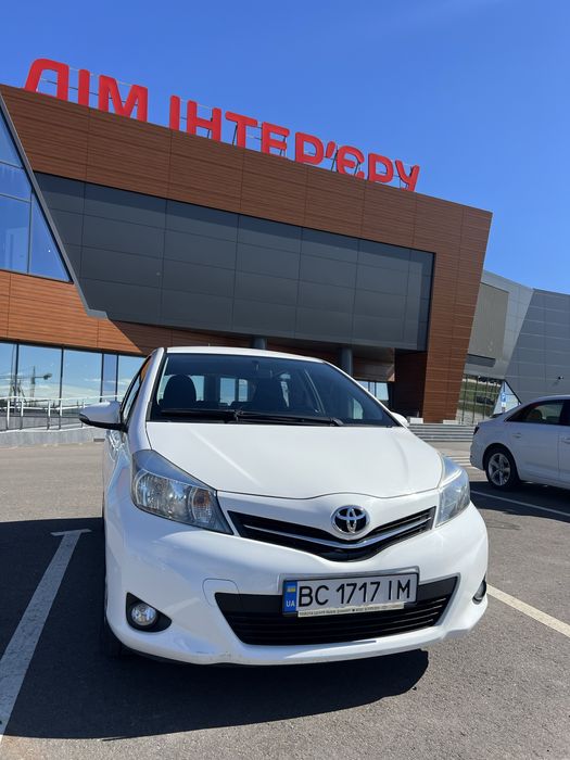 Toyota Yaris 2014р., офіційний автомобіль, без ДТП