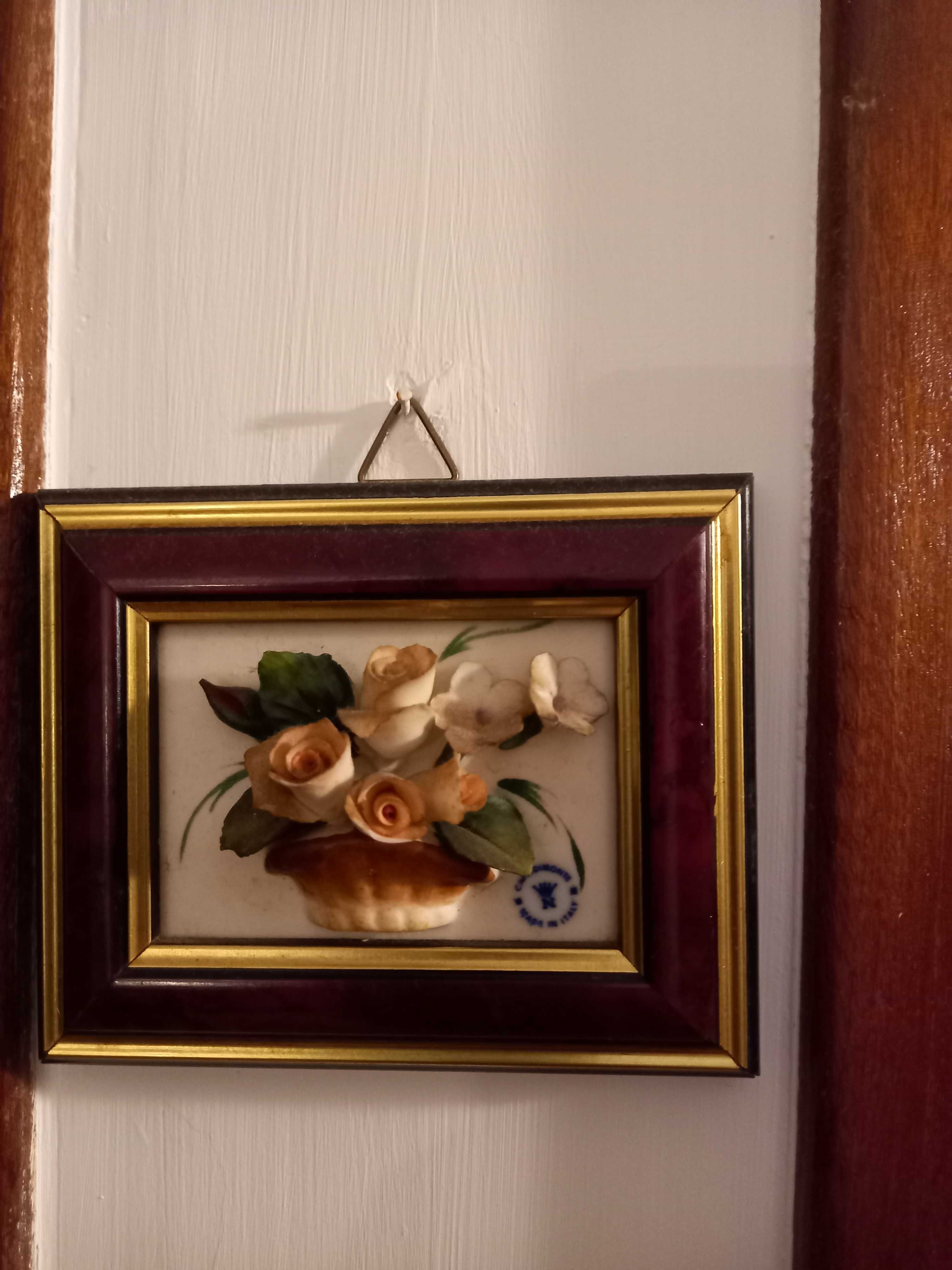 Quadros com rosas e pássaros em porcelana artesanal