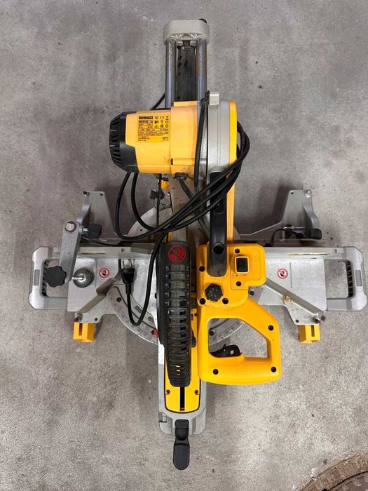 Piła ukośnica DeWalt DWS 780