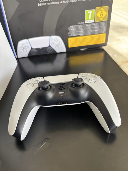 PS5 Slim 1TB Pouco uso