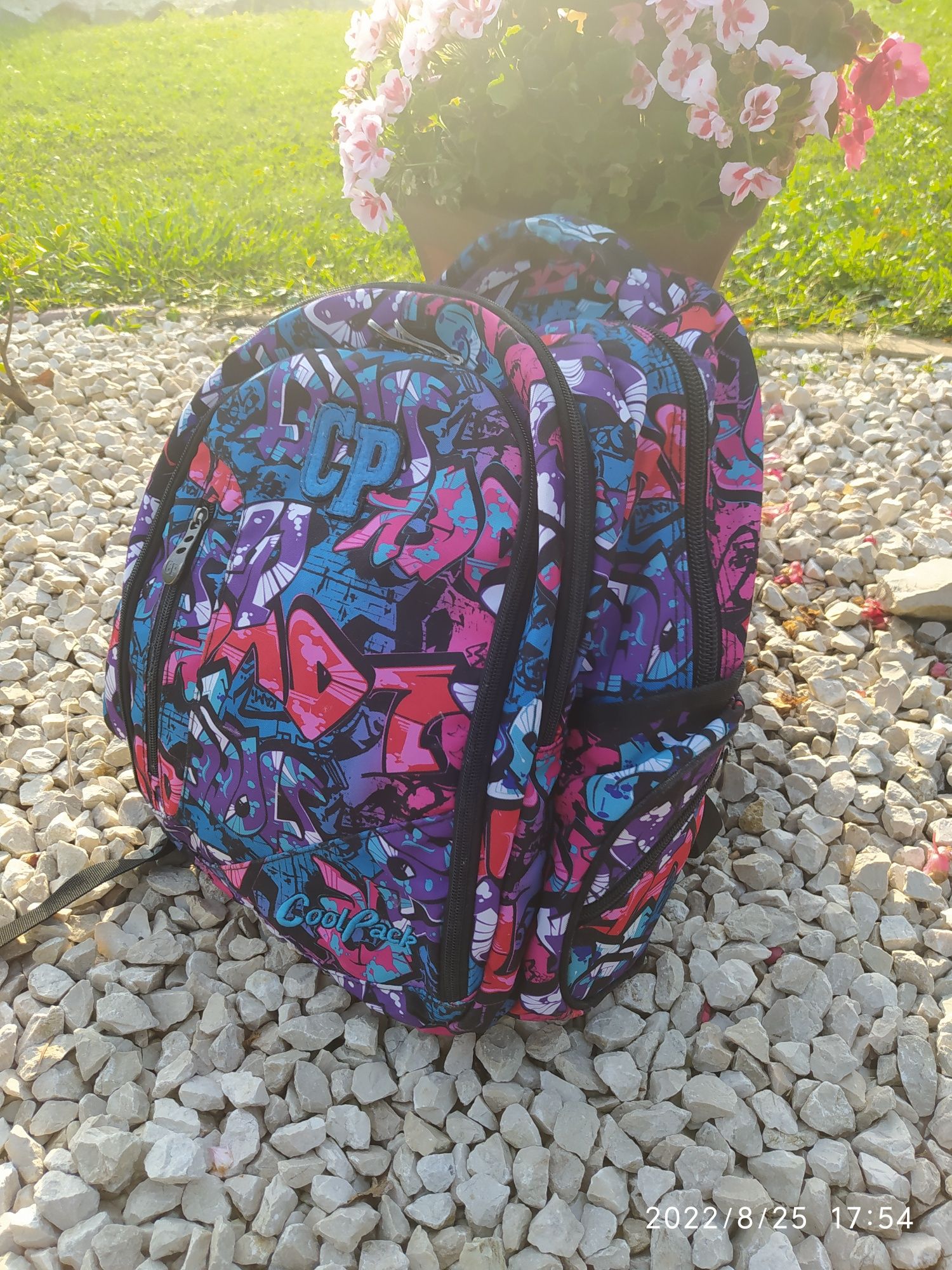 Plecak cool pack trzykomorowy dla młodzieży w kolorowe graffiti