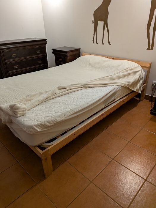 Cama 140x200 com colchão e estrado