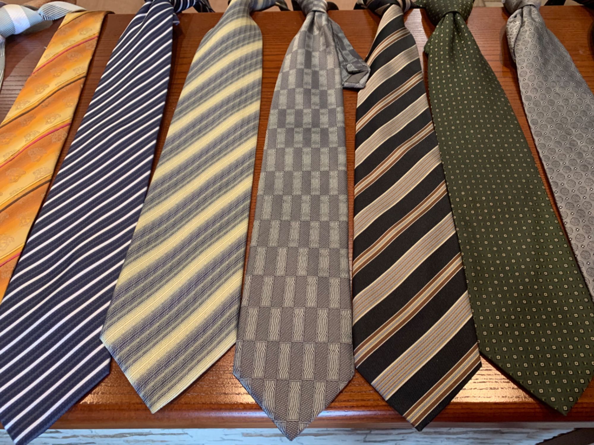 Продам галстуки,фирменные