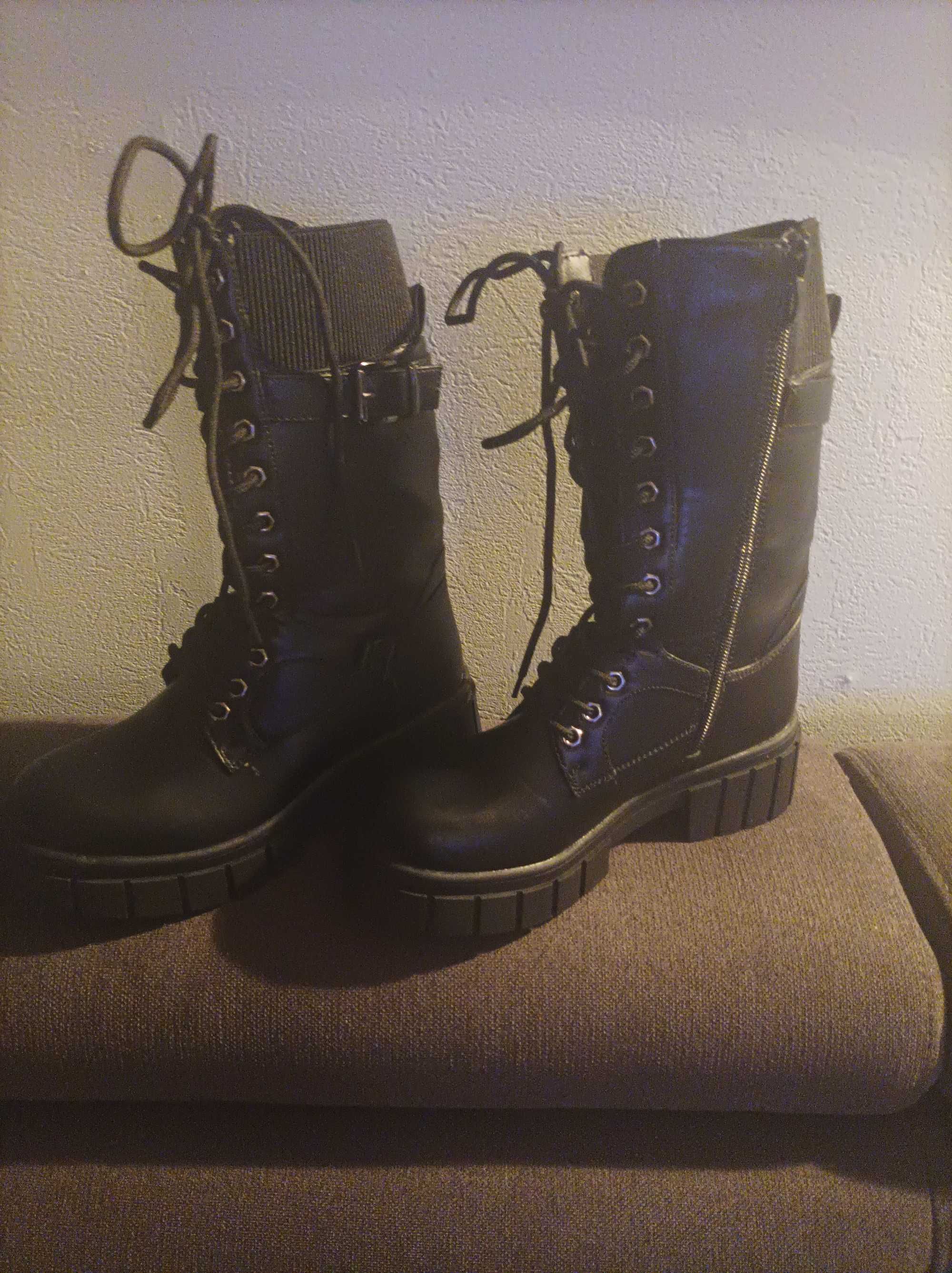 Buty traperki damskie czarne.