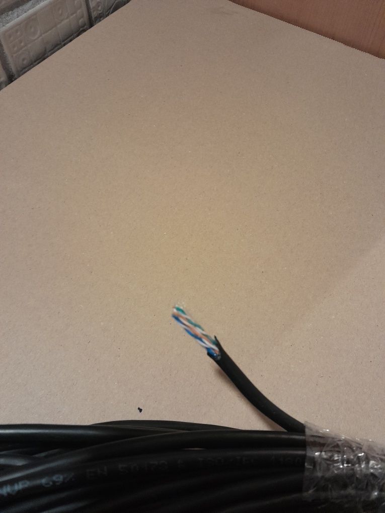 Kabel do monitoringu.