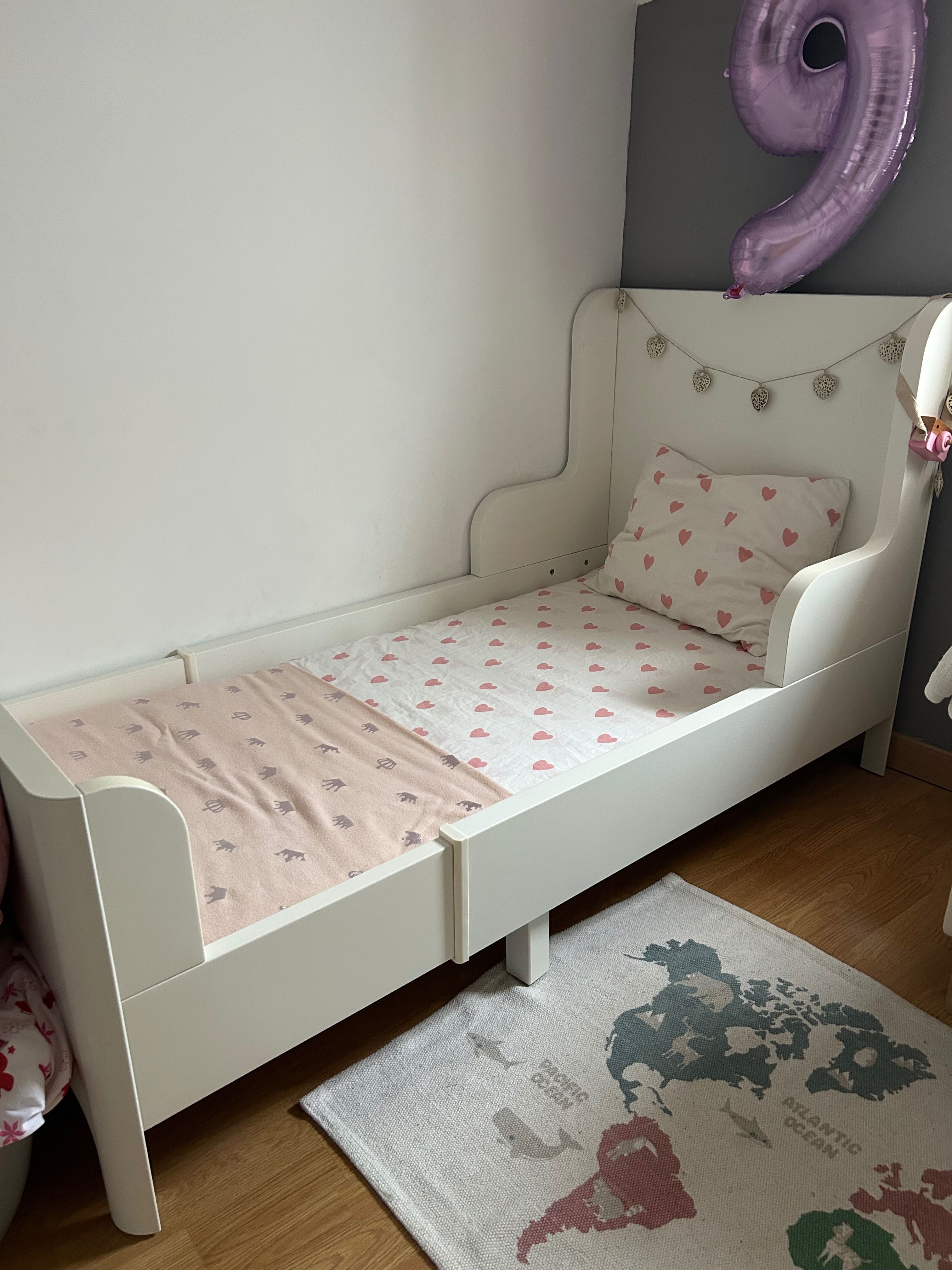 2 Camas de criança extensíveis com colchões