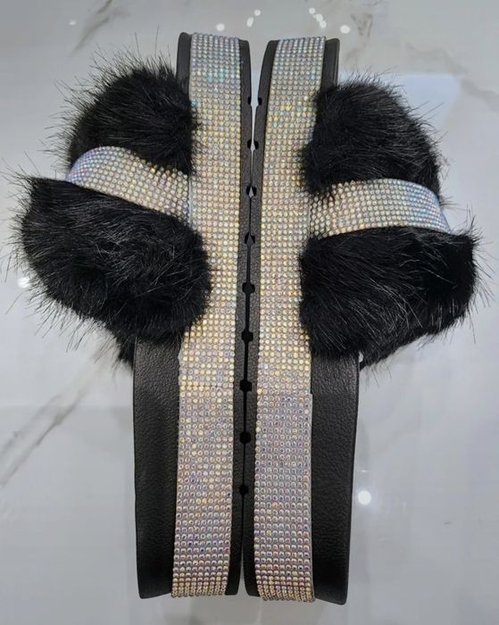 Cudowne, nowe klapki z cyrkoniami i futerkiem eko