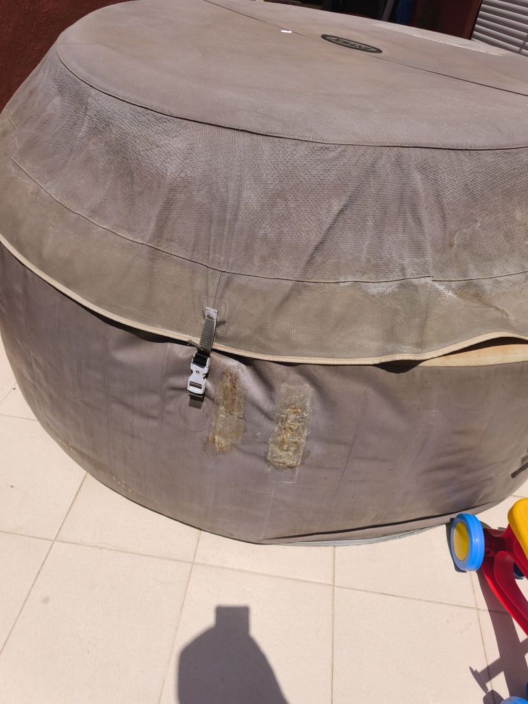 Jacuzzi Intex (furada ) o que está a venda é so a piscina