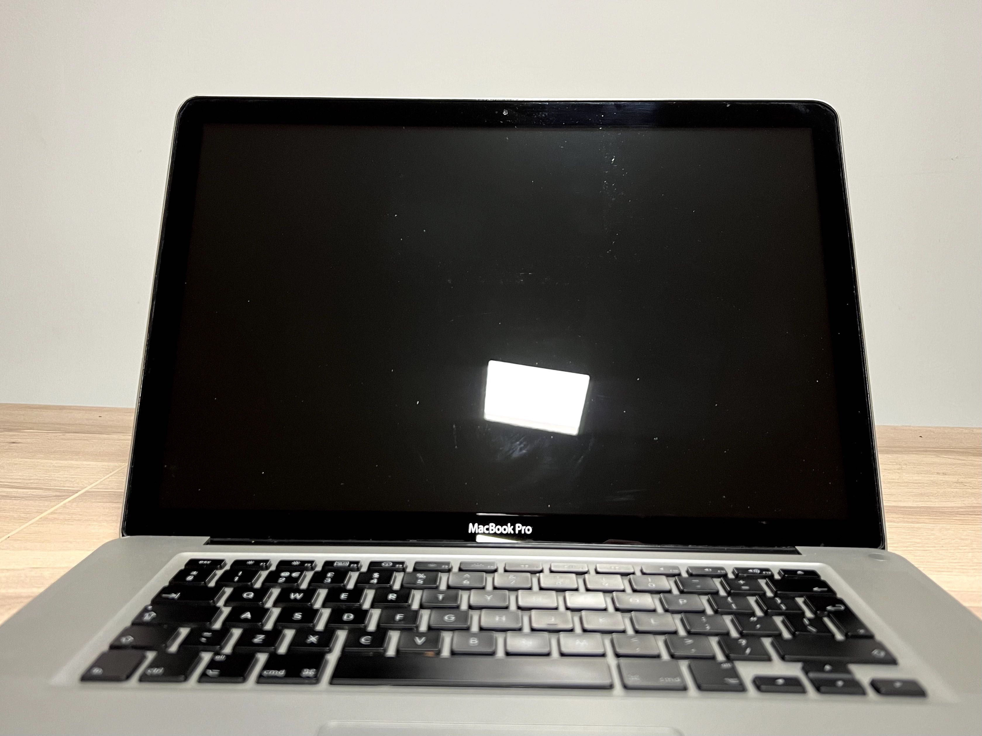 MacBook Pro 15"  na części / do naprawy