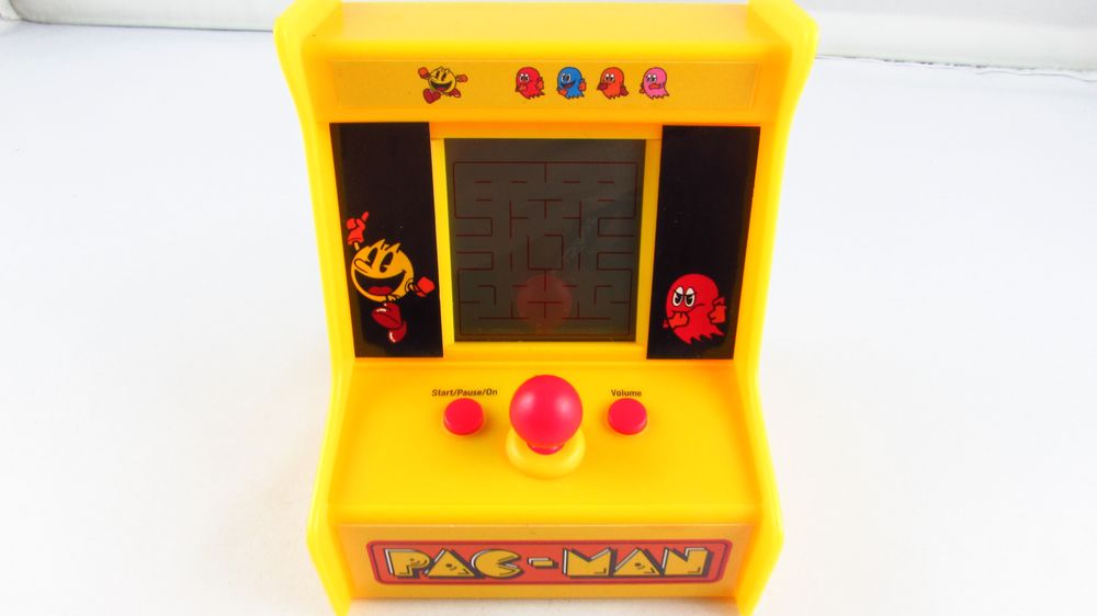 FIZZ CREATIONS - PAC-MAN Bandai Retro Konsola Automat 1