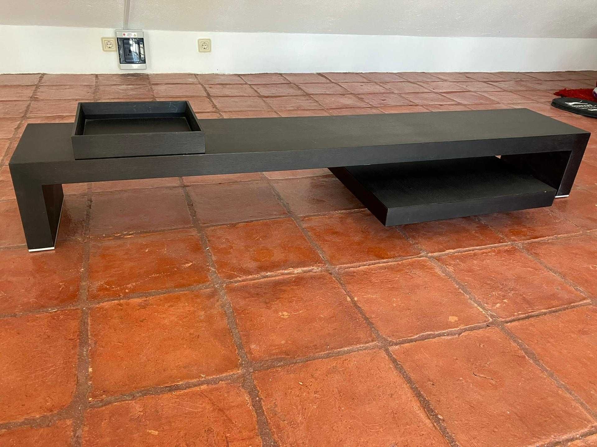 Mesa de centro em madeira wenguê