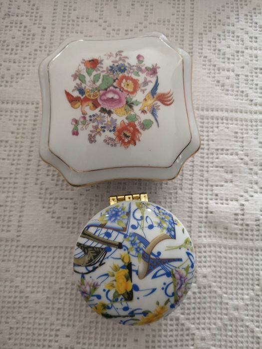 3 caixas de porcelana