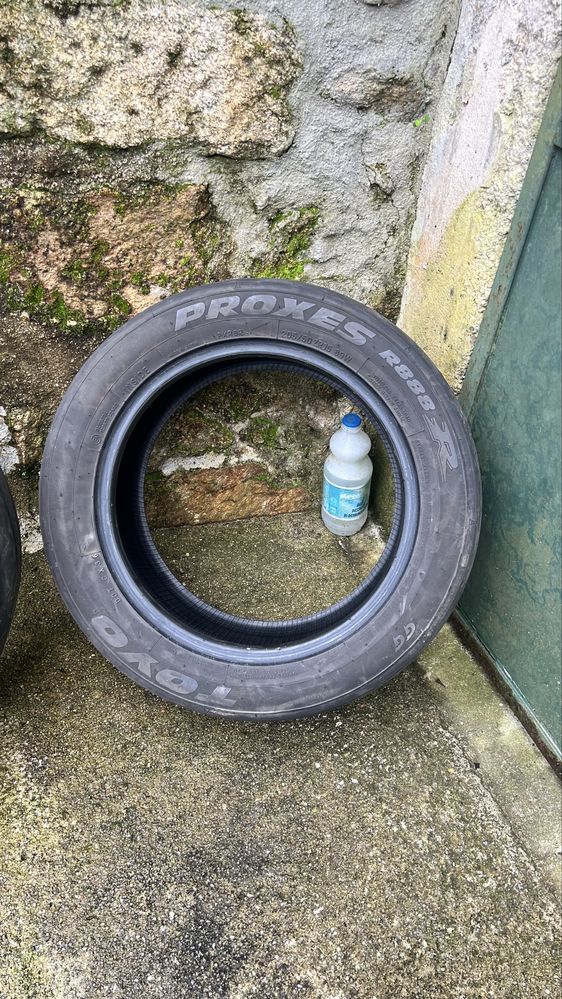 Vendo 2  pneus toyo r888