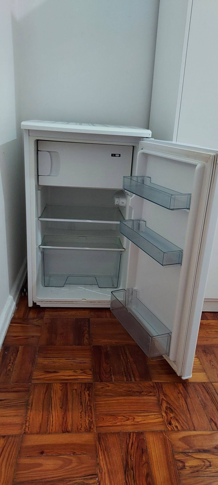 Para Rapariga , com casa de banho privativa e mini frigorifico