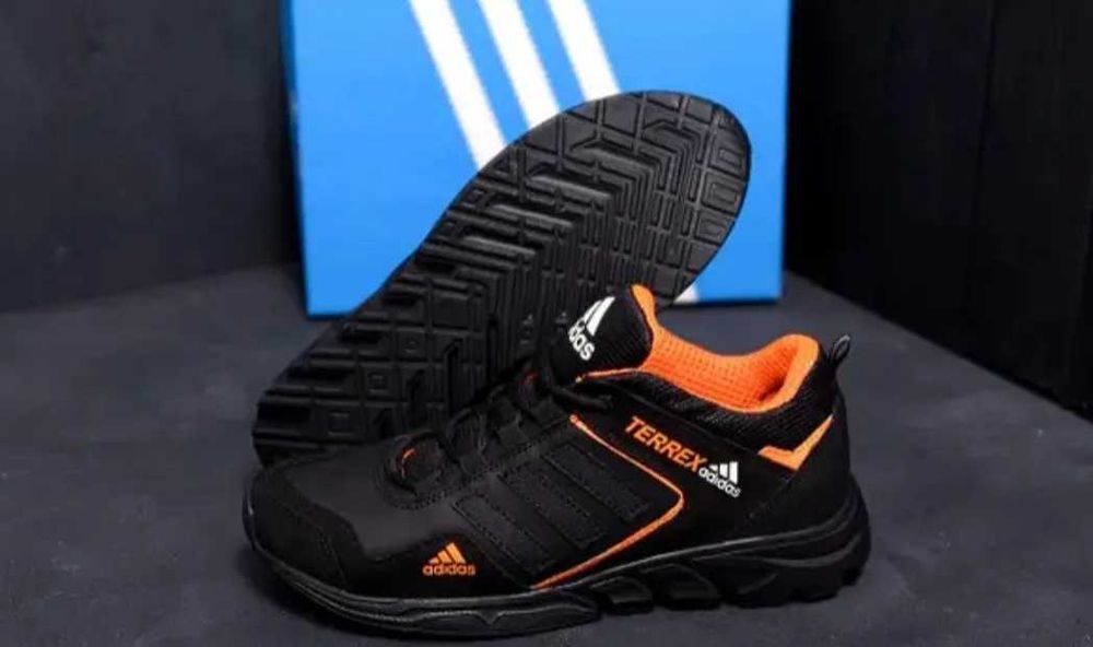 Чоловічі кросівки Adidas. Натуральна шкіра. 42 розмір.