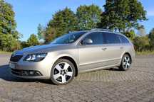 Skoda Superb Skoda Superb kombi 2,0 TDI, salon Polska, bezwypadkowa, niski przebieg