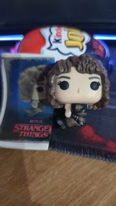 Figurka Kinder Joy x Stranger Things Funko Pop "Nancy"