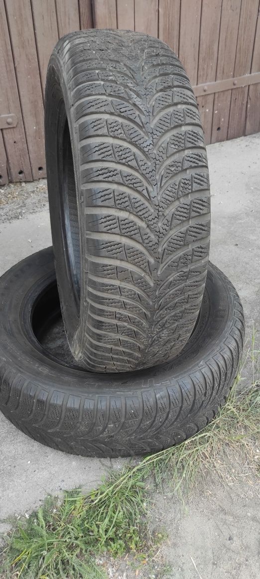 Opony zimowe z 2013r 5mm 195/65/15 Goodyear 5N