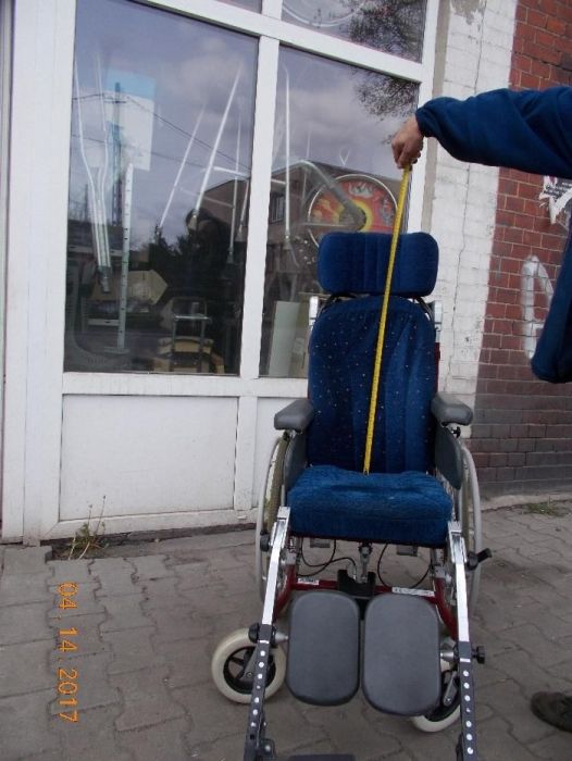 Wózek inwalidzki specjalny z regulacją oparcia i siedziska
