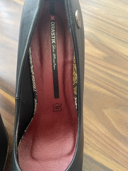 Sapatos pretos de salto alto Drastick