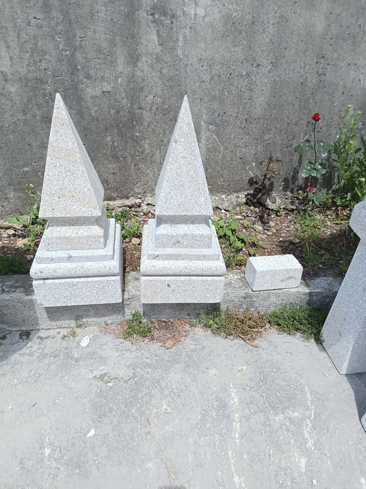 Pirâmides em granito