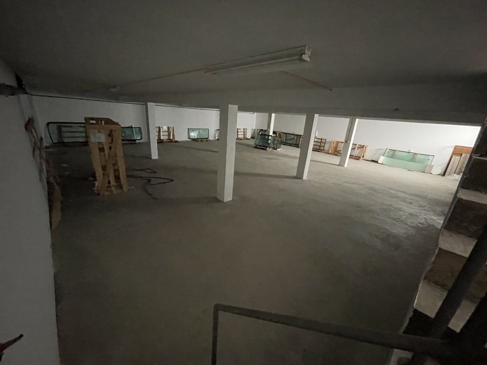 Armazém para aluguer ou venda