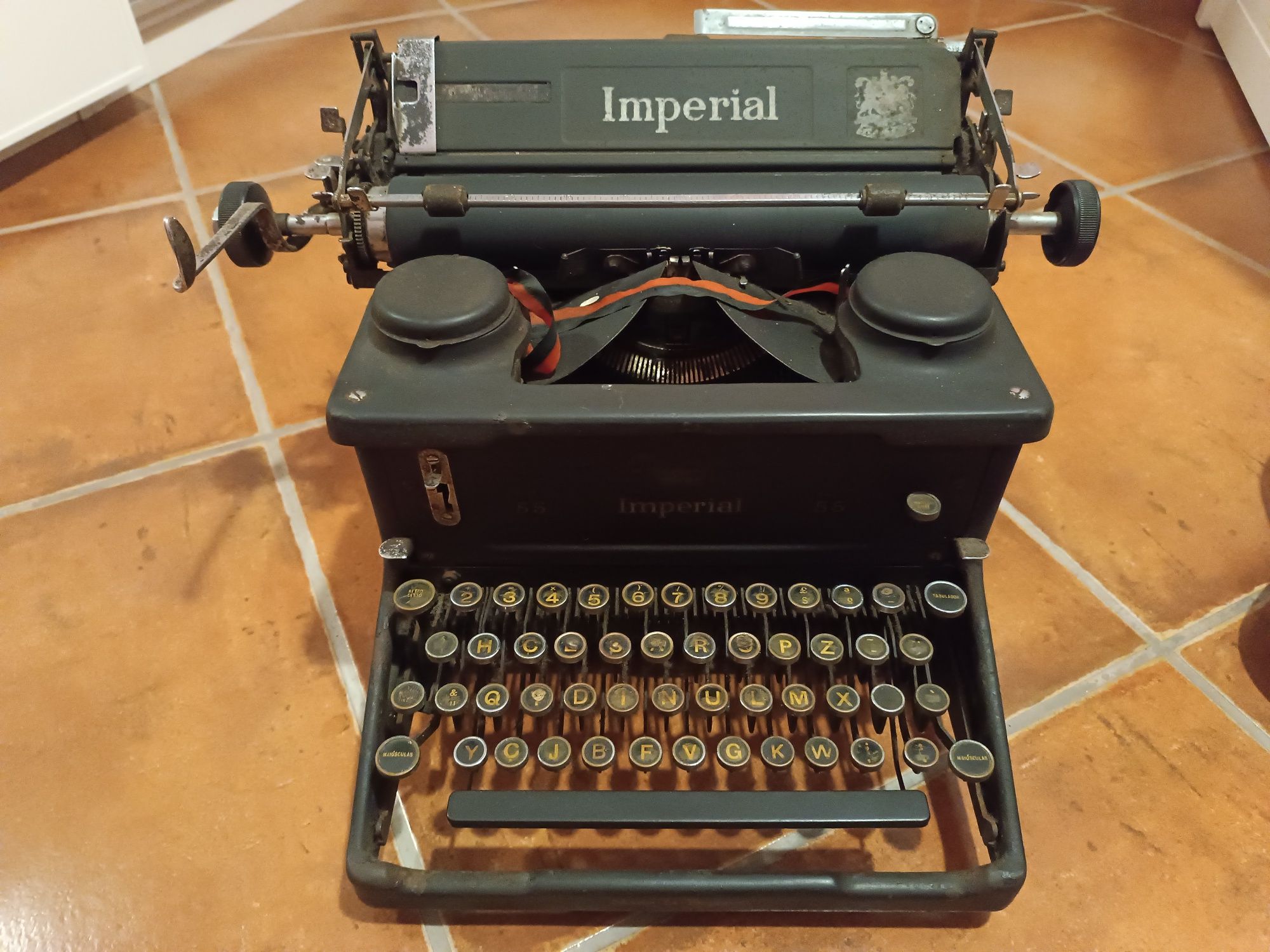 Maquina de escrever (Imperial 55) teclado AZERT de cor preta
