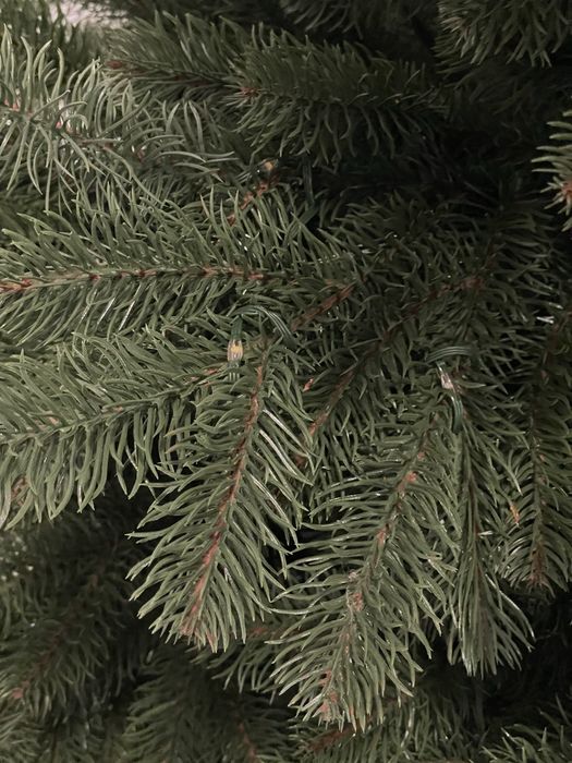 Штучна новорічна ялинка з лампочками 2,2м DekoriKristian