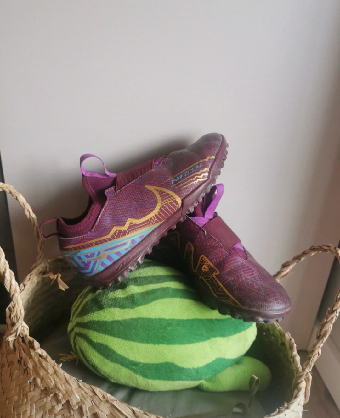 Chuteiras Nike edição especial Mbappé, tamanho 34