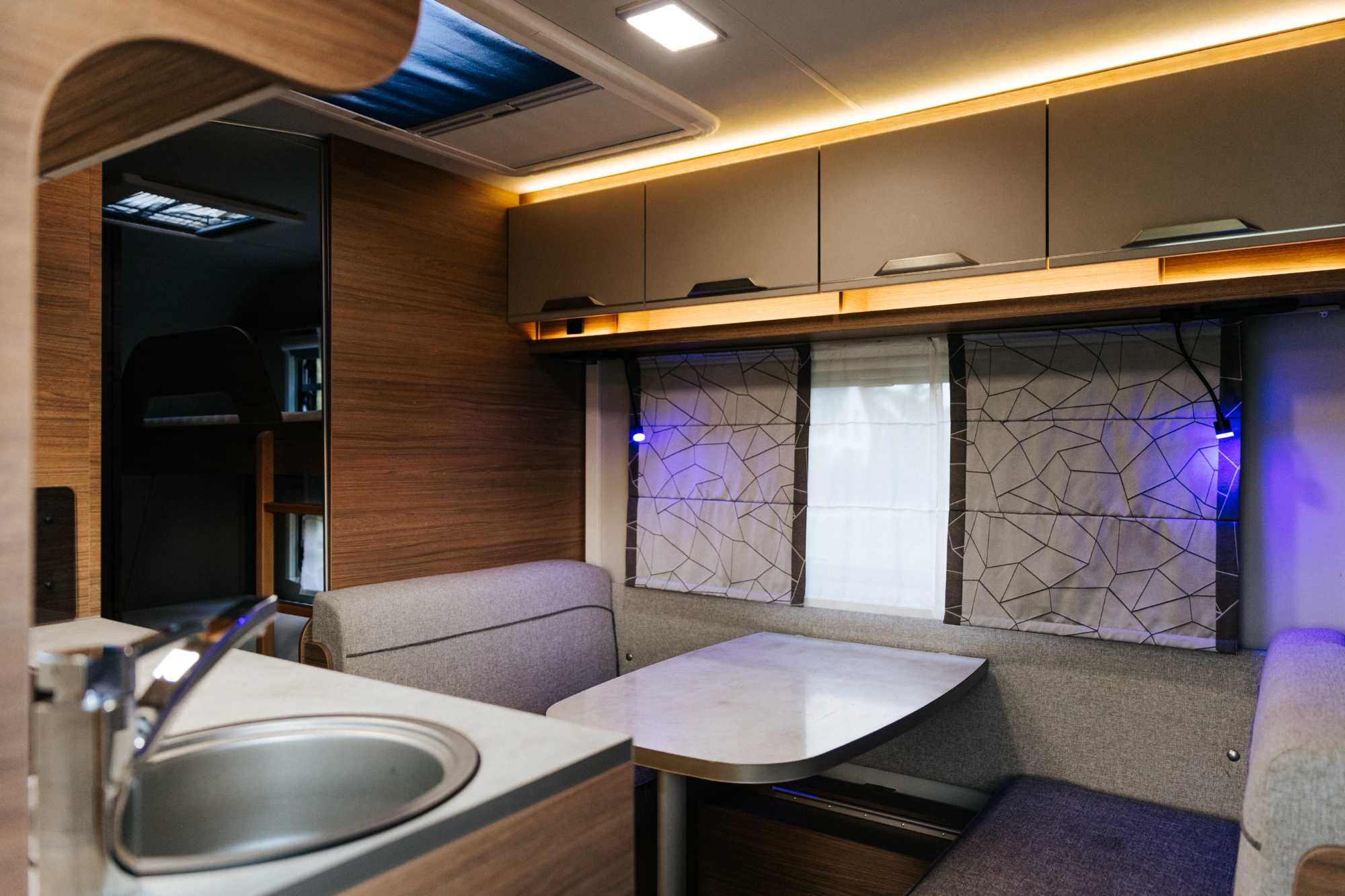 Wynajem przyczepa kempingowa KNAUS  Sport 500 KD NOWA 6 osób 1400DMC