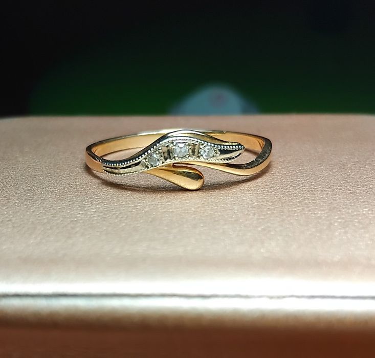 Кольцо с бриллиантами вес 1.38 грам