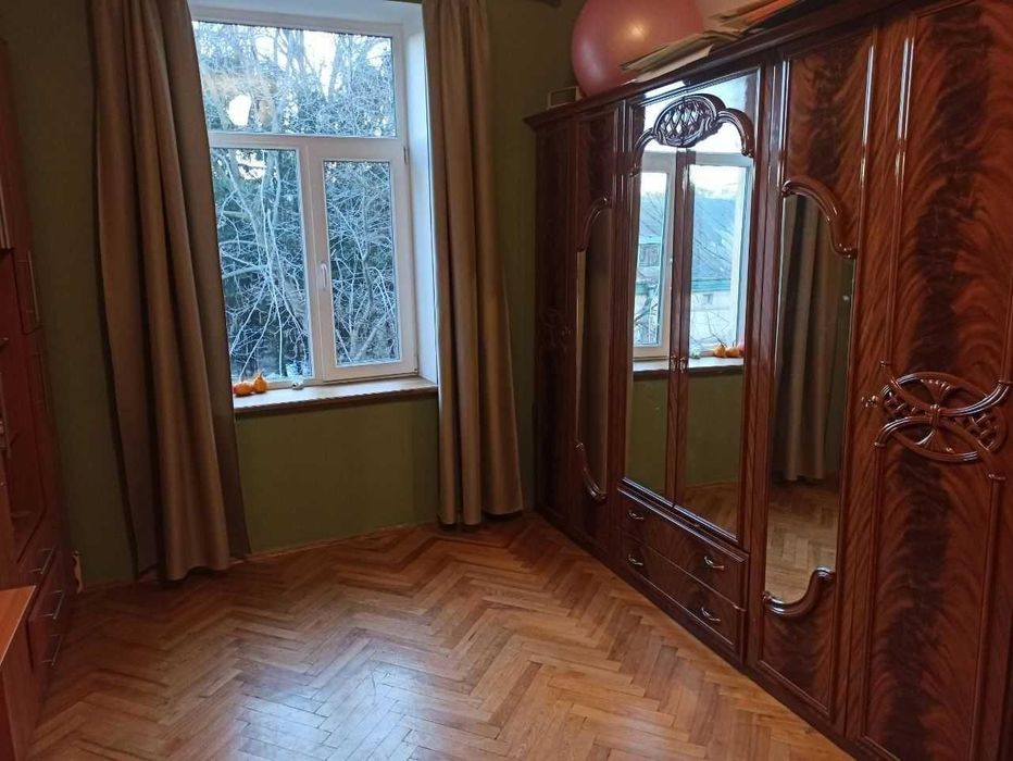 2-к,в.Кобилянської, 8. Центр