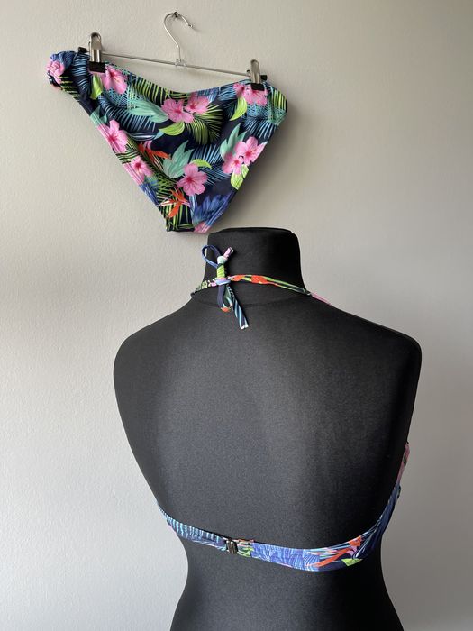 Strój kąpielowy, tropikalny wzór