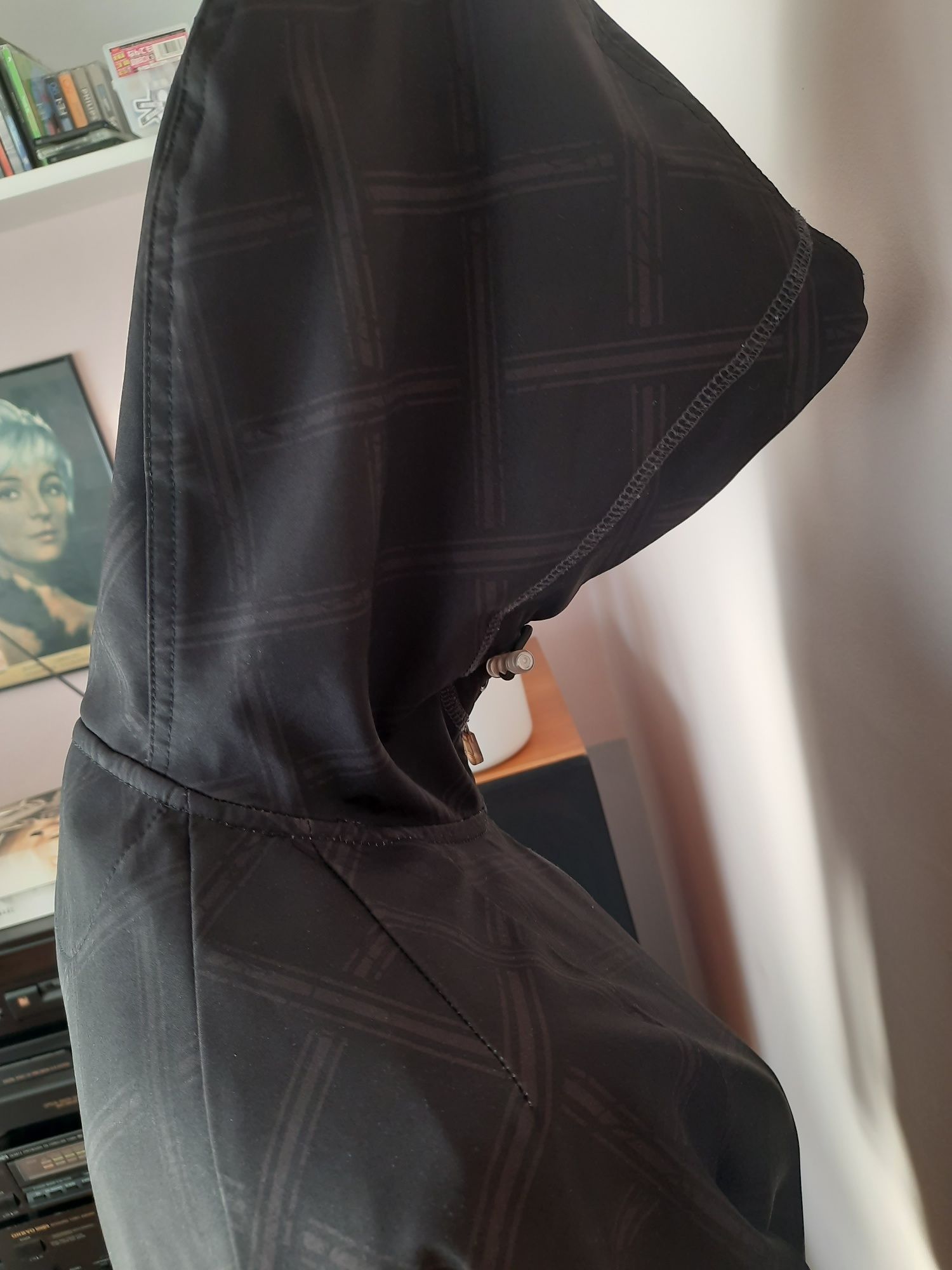 Kurtka damska typu softshell czarna z kapturem S M na wiosnę