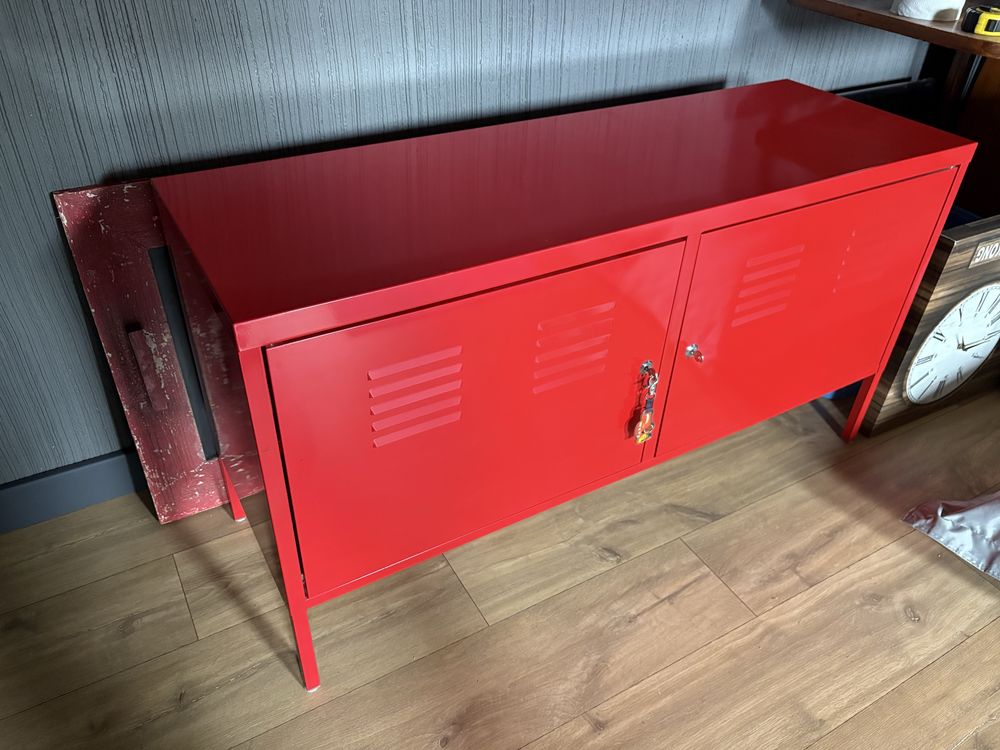 Szafka metalowa czerwona
