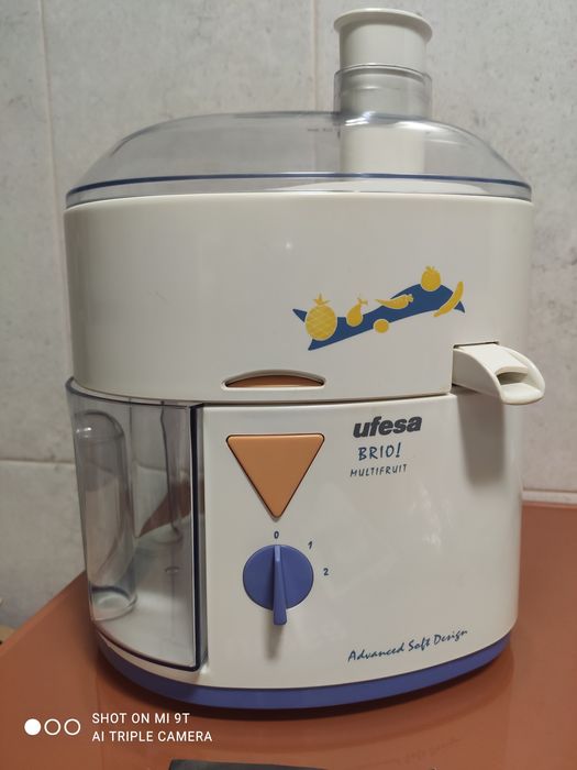 Máquina de sumos naturais Ufesa
