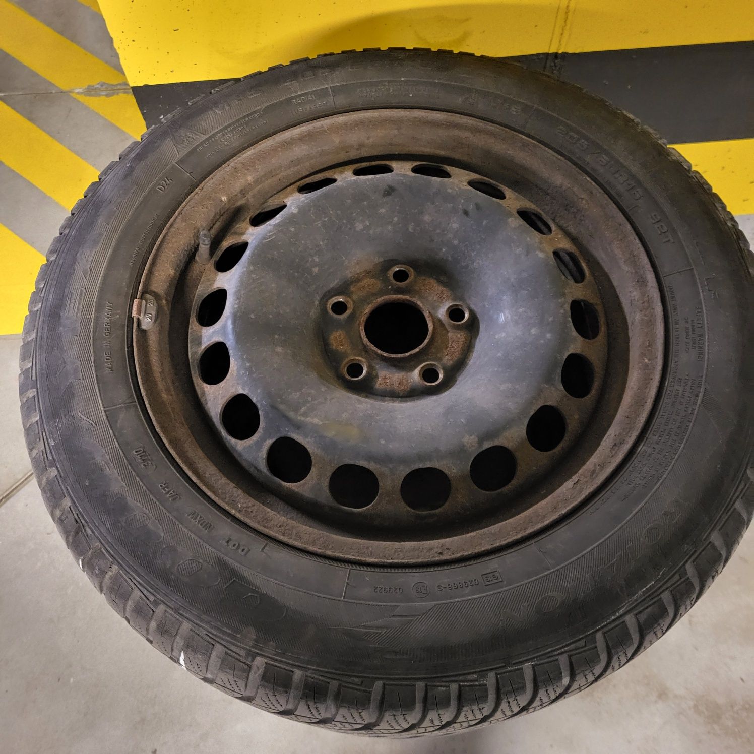Felgi stalowe 4 szt plus opony zimowe Passat B7 205/55R16