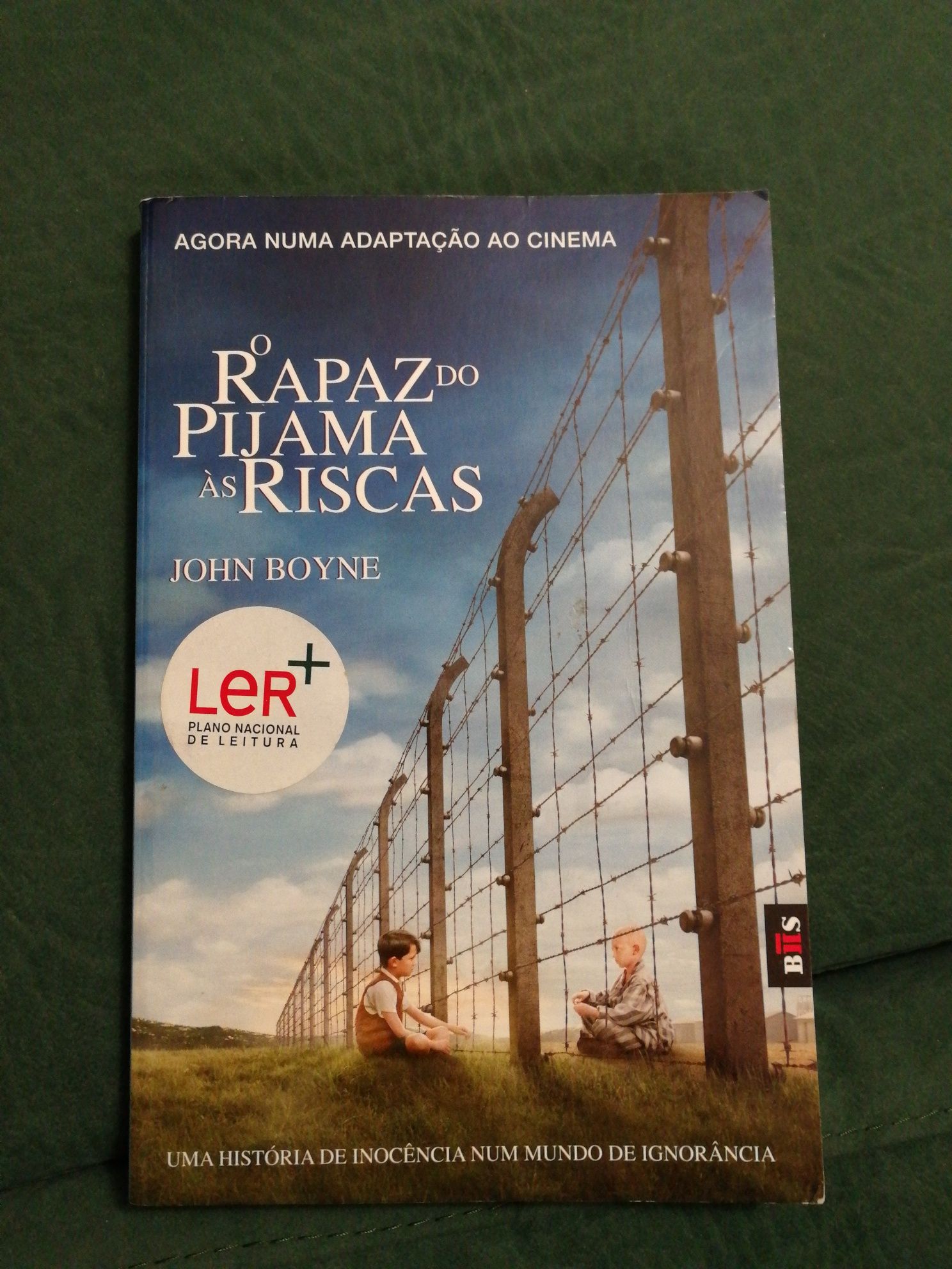 Livro "O Rapaz do Pijama às Riscas" de John Boyne