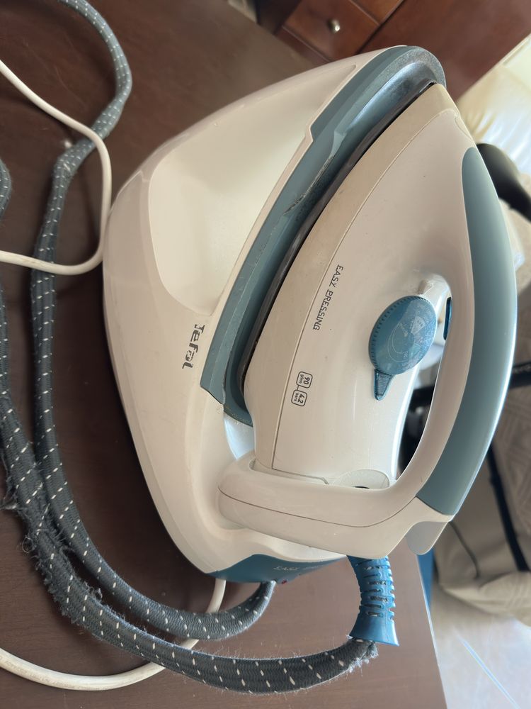 Ferro de engomar com caldeira Tefal