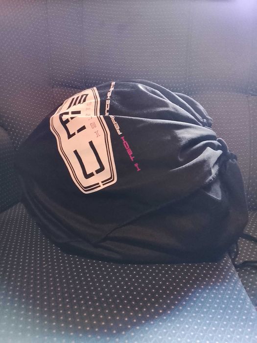 Capacete muito bom estado a venda, não aceito MB Way..!